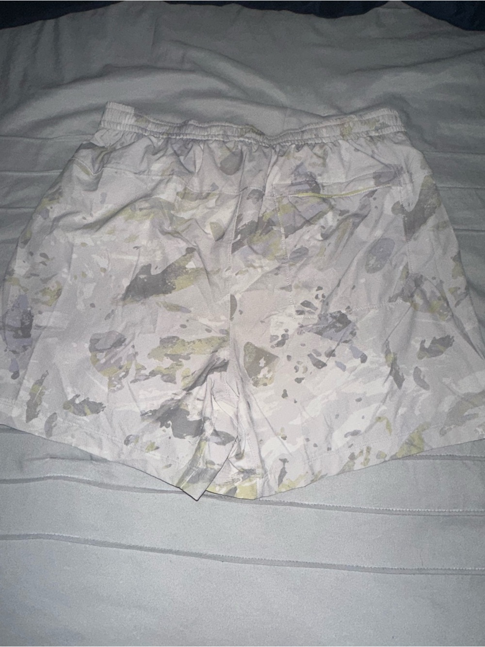 Lululemon men’s bowline shorts 5” size Large - Picture 2 of 3